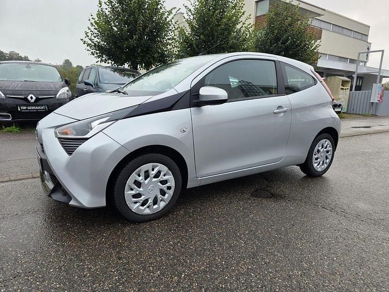 Gebraucht Toyota Aygo X-play 72 PS (52 kW) 2020 Silber Kleinwagen