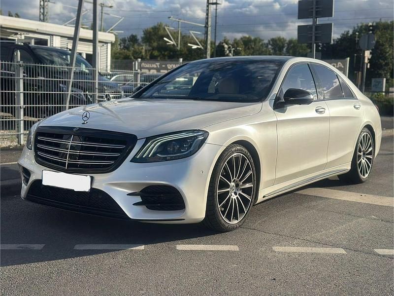 Diamantweiss (metallic) Gebraucht 2018 Mercedes S560 AMG line Limousine | 46.900 € (Superpreis) - Bild 1/4