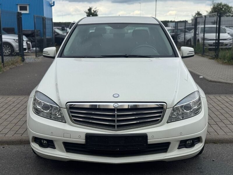 Weiß Gebraucht 2009 Mercedes C180 Limousine | 8.990 € (Fairer Preis) - Bild 1/4