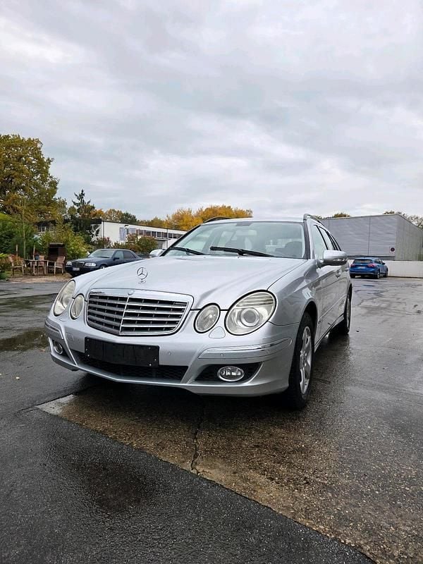 Silber Gebraucht 2007 Mercedes E320 Kombi | 4.850 € (Fairer Preis) - Bild 1/4