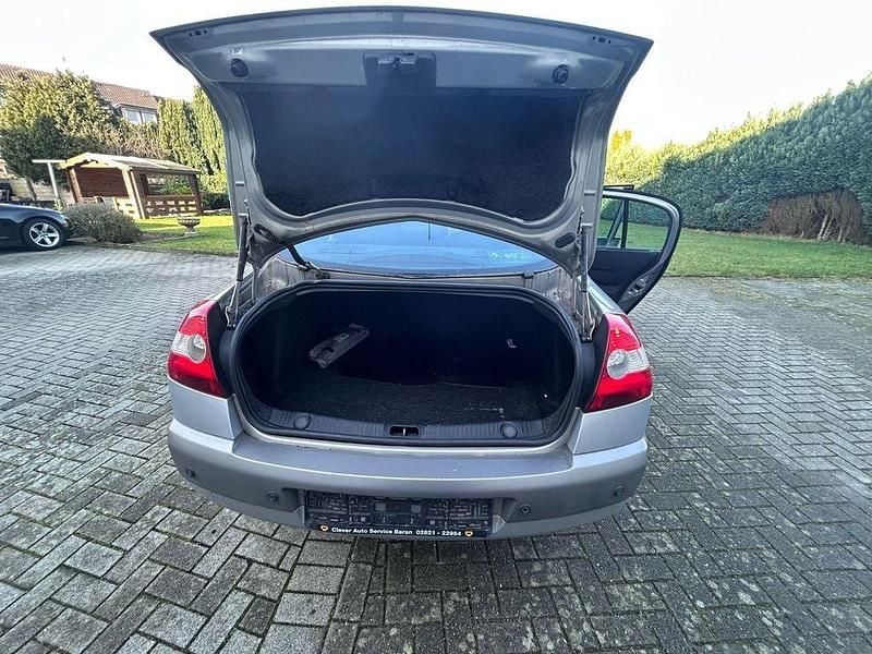 Gebraucht Renault Mégane II Privilege 135 PS (99 kW) 2004 Grau Limousine