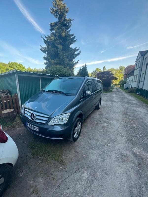 Grau Gebraucht 2011 Mercedes Viano Van / Kleinbus | 19.900 € - Bild 1/4