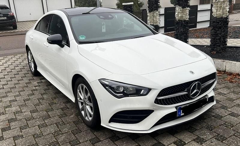 Weiß Gebraucht 2023 Mercedes CLA200 AMG Coupé | 33.980 € (Guter Preis) - Bild 1/4