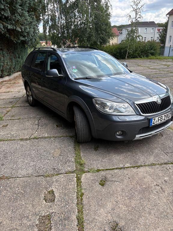 Gebraucht Skoda Octavia 160 PS (117 kW) 2010 Grau Kombi