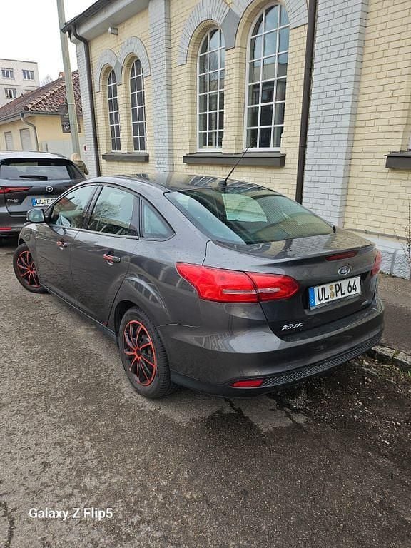 Gebraucht Ford Focus Trend 125 PS (91 kW) 2015 Schwarz Limousine