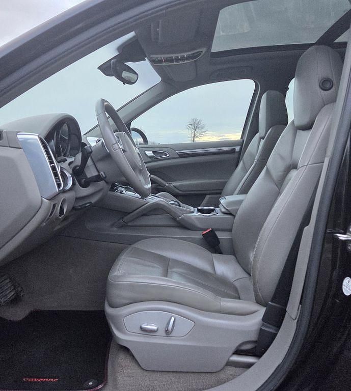 Gebraucht Porsche Cayenne 241 PS (177 kW) 2011 Schwarz SUV