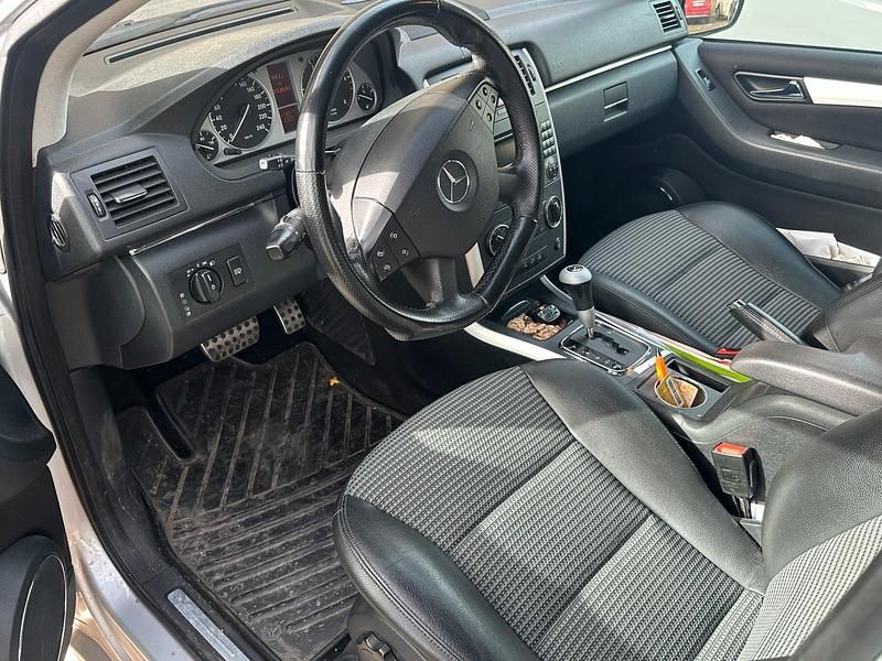 Gebraucht Mercedes 200 140 PS (102 kW) 2006 Silber Limousine