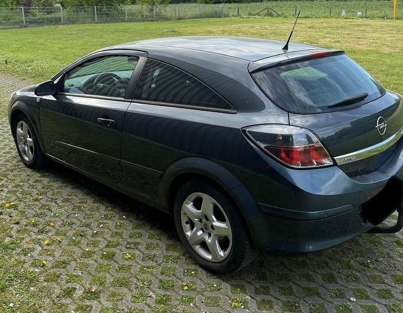 Gebraucht Opel Astra GTC Edition 90 PS (66 kW) 2008 Grau Limousine