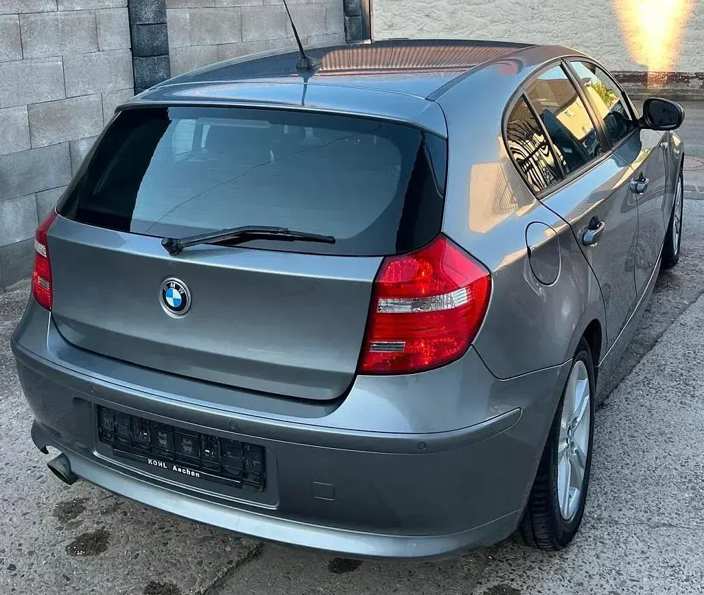 Gebraucht BMW 116 122 PS (89 kW) 2011 Grau Kleinwagen