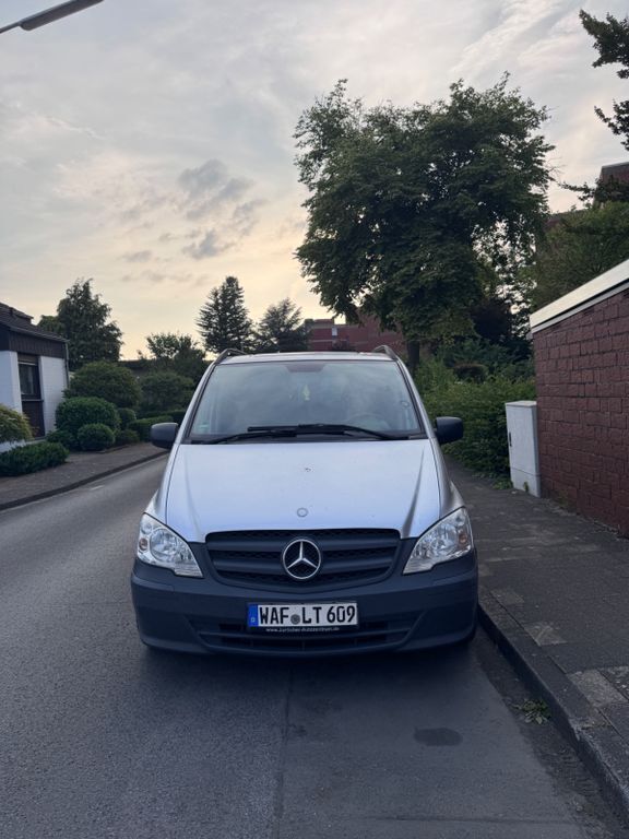 Silber Gebraucht 2012 Mercedes Vito Van / Kleinbus | 12.000 € - Bild 1/4