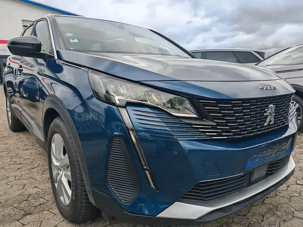 Gebraucht Peugeot 5008 131 PS (96 kW) 2023 Blau SUV