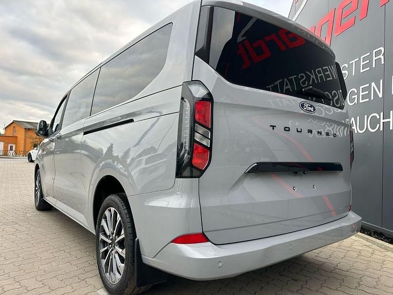 Neu Ford Tourneo Titanium 170 PS (125 kW) 2025 Grau Van / Kleinbus