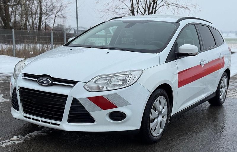 Gebraucht Ford Focus Trend 116 PS (85 kW) 2014 Weiß Limousine