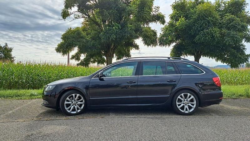 Gebraucht Skoda Superb Ambition 170 PS (125 kW) 2014 Schwarz Kombi