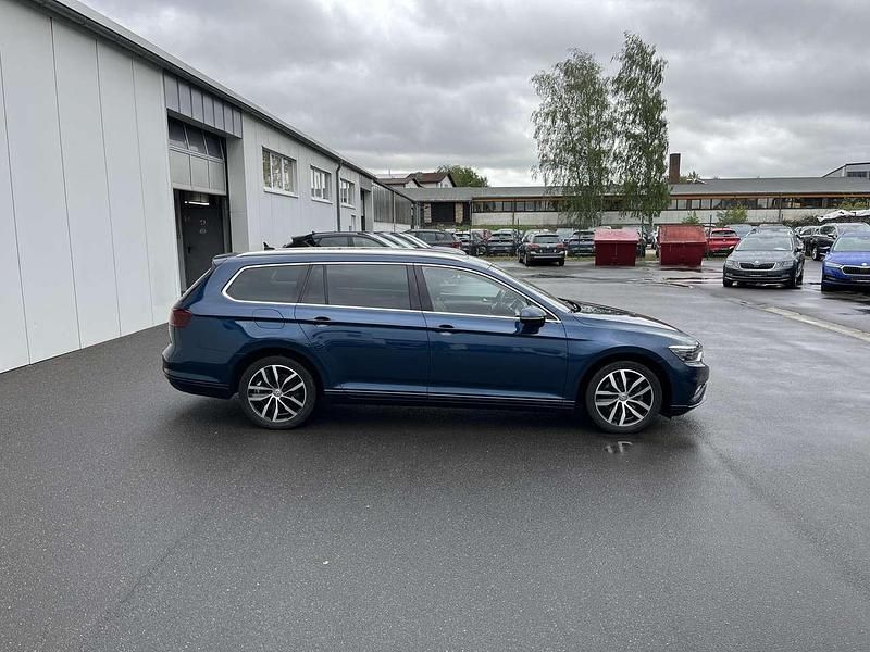 Gebraucht VW Passat Active 190 PS (139 kW) 2021 Blau Kombi