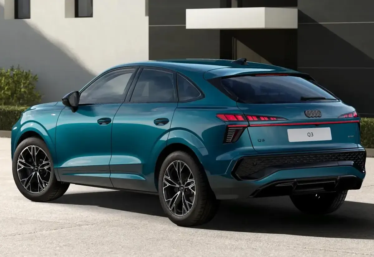 Neu Audi Q3 Sportback Ambiente 265 PS (194 kW) 2026 Malpeloblau metallic SUV