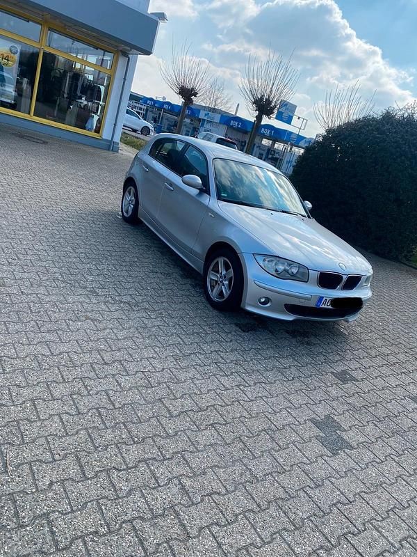 Silber Gebraucht 2005 BMW 116 Kleinwagen | 1.199 € (Guter Preis) - Bild 1/4