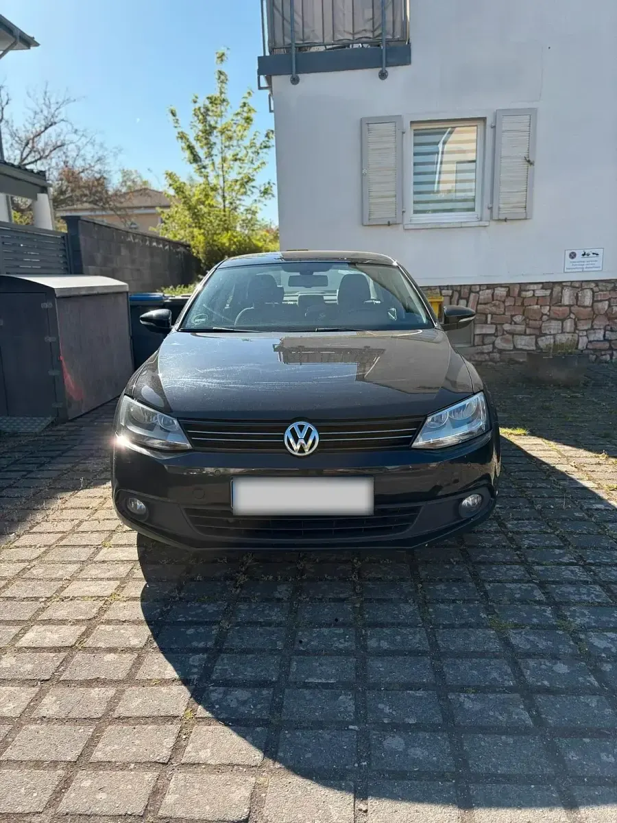 Gebraucht VW Jetta 105 PS (77 kW) 2011 Schwarz Limousine