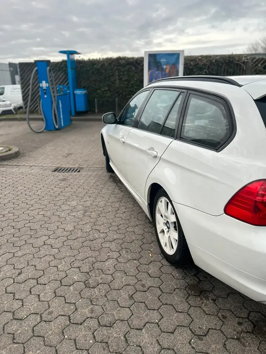Gebraucht BMW 316 116 PS (85 kW) 2011 Weiß Kombi