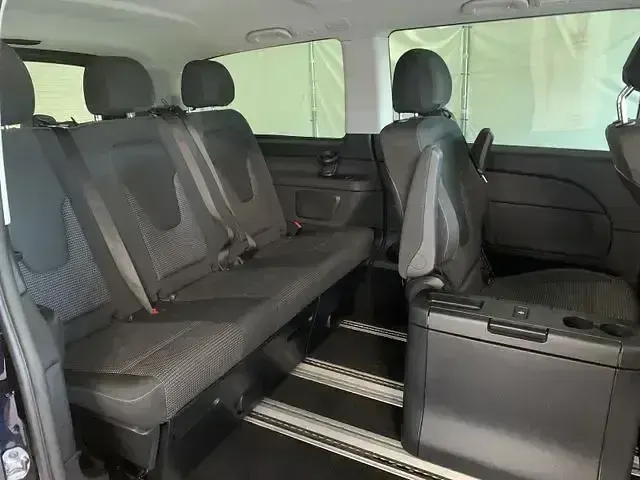 Gebraucht Mercedes V250 190 PS (139 kW) 2020 Cavansitblau metallic Van / Kleinbus