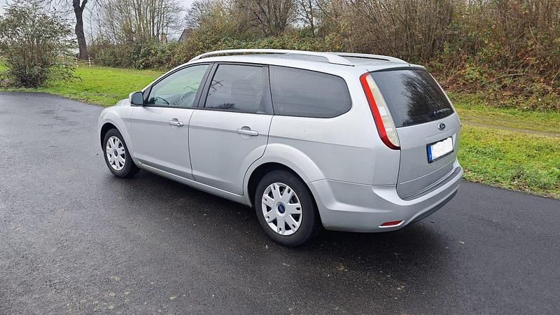 Gebraucht Ford Focus Titanium 101 PS (74 kW) 2010 Silber Kombi