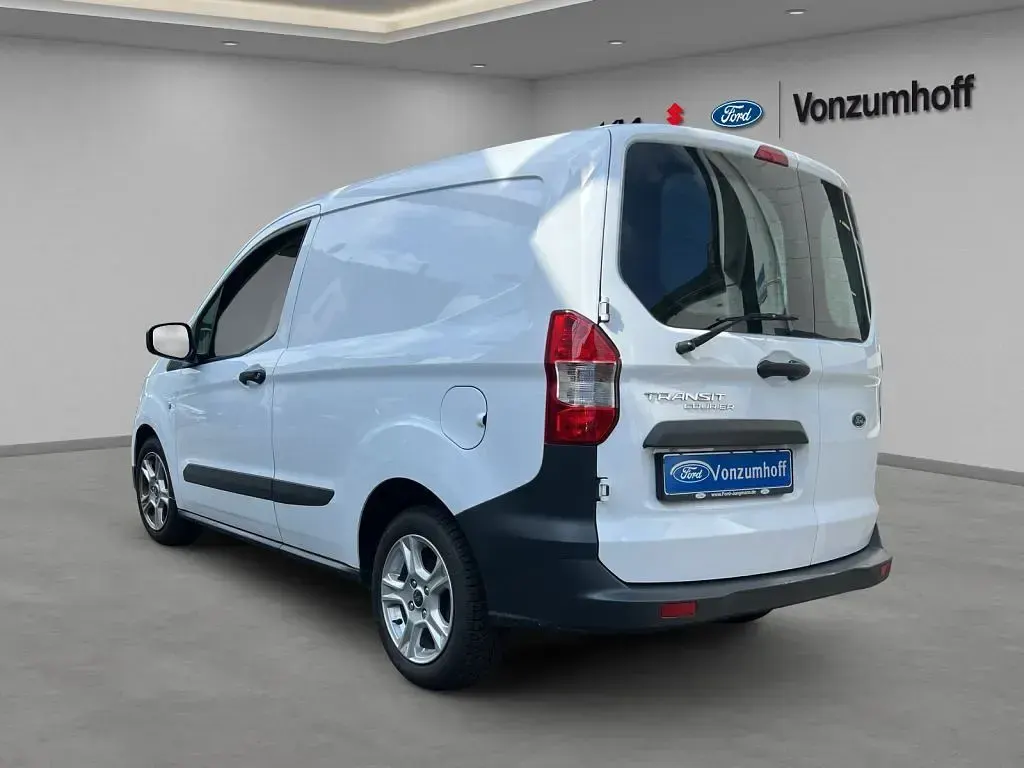 Gebraucht Ford Transit Trend 101 PS (74 kW) 2023 Frozen white Van