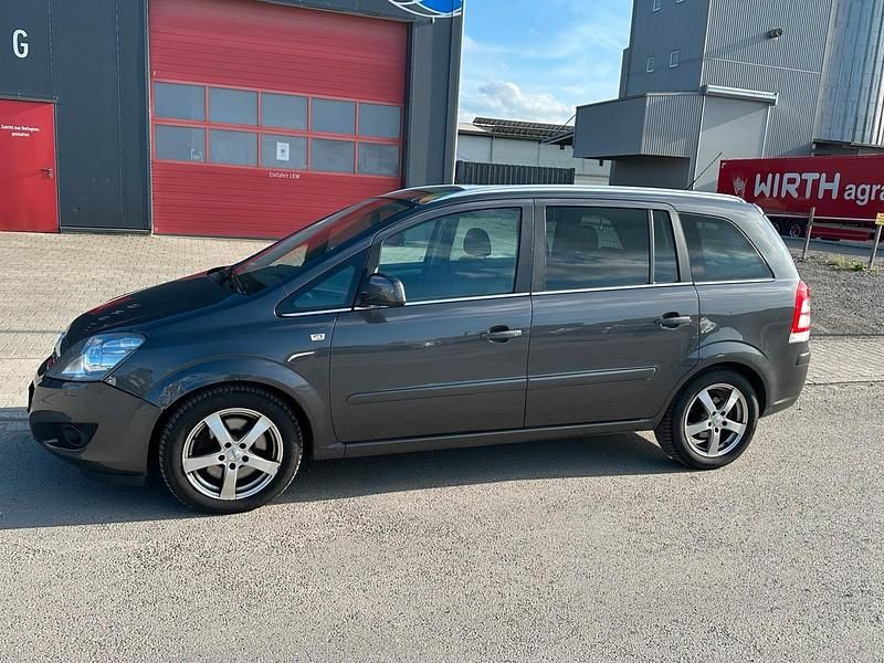 Second-hand Opel Zafira 110 CP (80 kW) 2011 Gri Monovolum