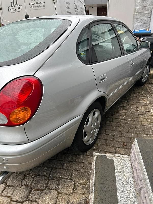 Gebraucht Toyota Corolla 110 PS (80 kW) 2000 Silber Limousine