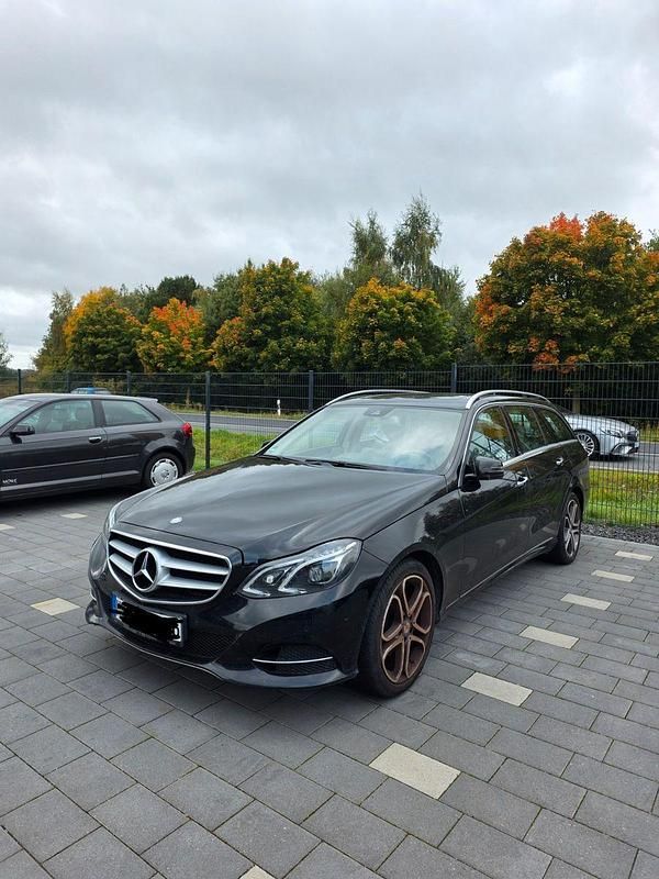 Schwarz Gebraucht 2014 Mercedes E200 Kombi | 10.900 € (Superpreis) - Bild 1/4