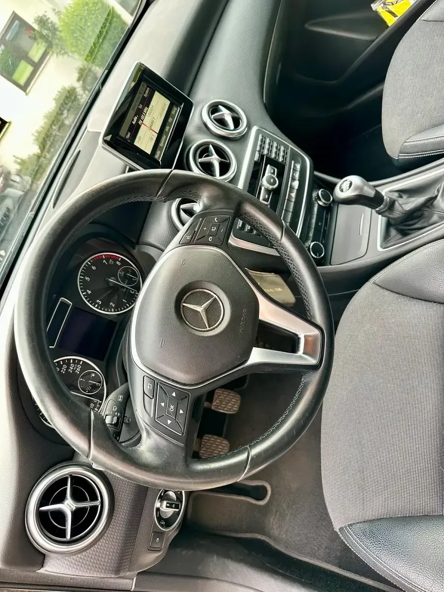 Gebraucht Mercedes A180 Edition 122 PS (89 kW) 2014 Schwarz Kleinwagen