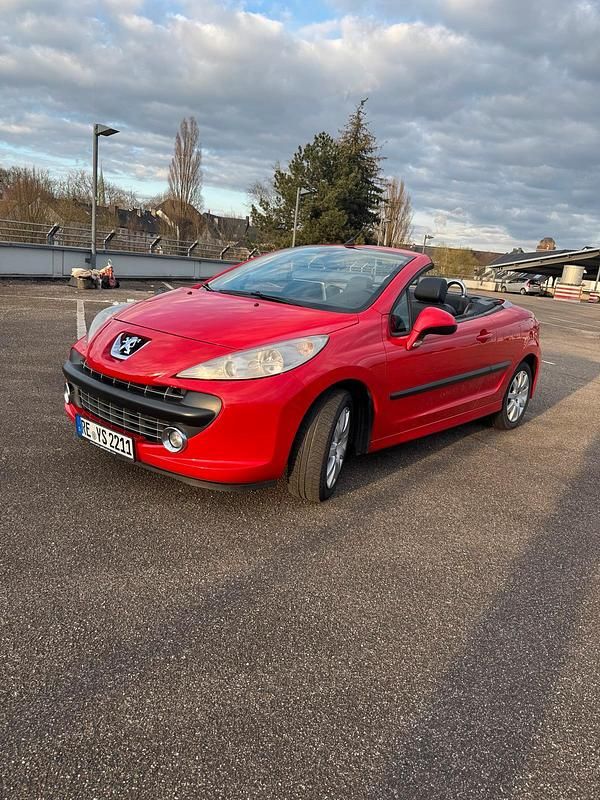 Rot Gebraucht 2007 Peugeot 207 CC Cabrio | 2.999 € (Fairer Preis) - Bild 1/4