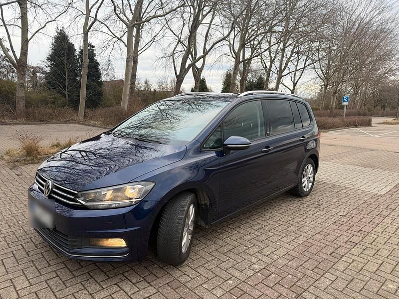 Gebraucht VW Touran 150 PS (110 kW) 2017 Blau Van / Kleinbus