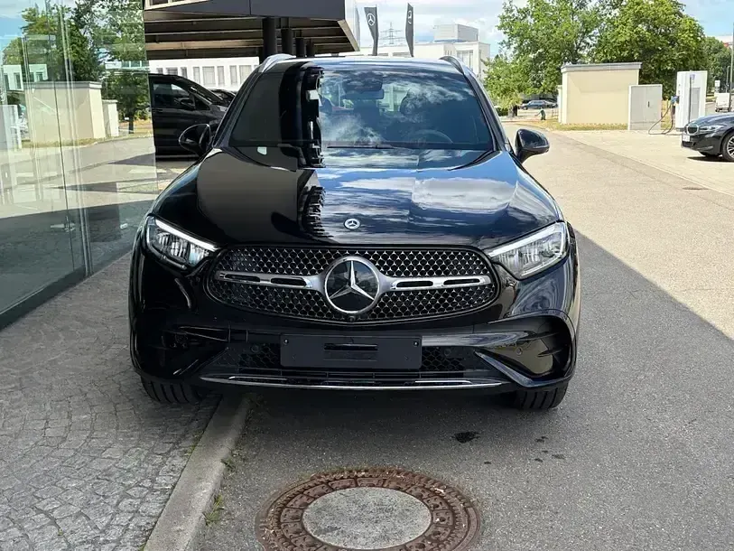 Gebraucht Mercedes GLC200 AMG 163 PS (119 kW) 2026 Schwarz SUV