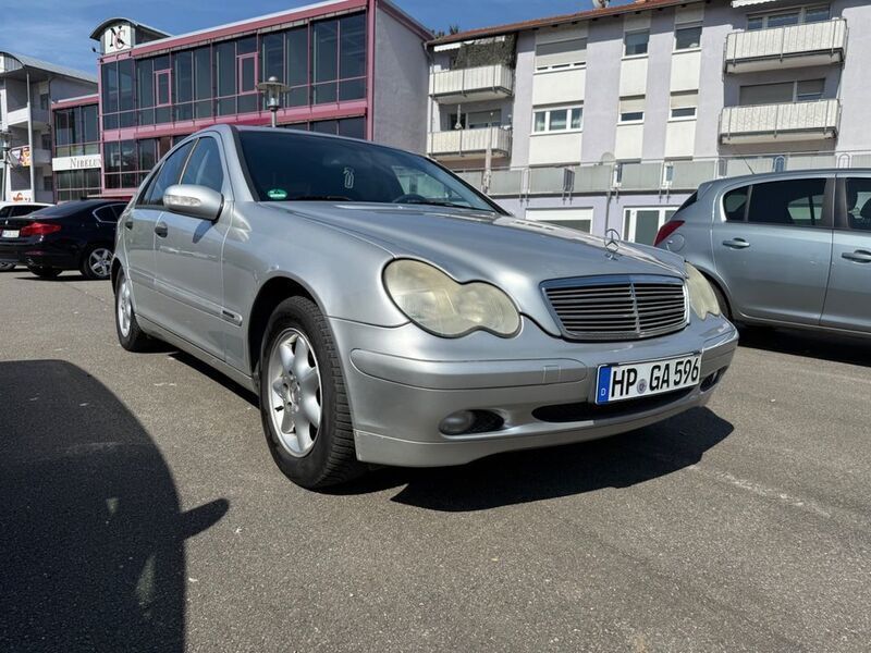 Silber Gebraucht 2001 Mercedes 220 Limousine | 1.999 € (Fairer Preis) - Bild 1/4