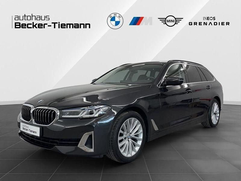 Sophistograu brillanteffekt Gebraucht 2022 BMW 520 Luxury Line Kombi | 37.910 € (Etwas zu teuer) - Bild 1/4