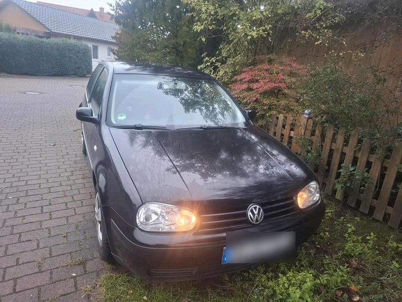 Schwarz Gebraucht 2003 VW Golf IV Kleinwagen | 900 € (Guter Preis) - Bild 1/4