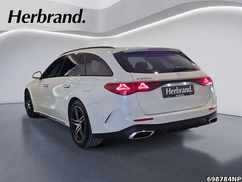 Gebraucht Mercedes E300 AMG 313 PS (230 kW) 2025 Manufaktur lack manufaktur opa Kombi