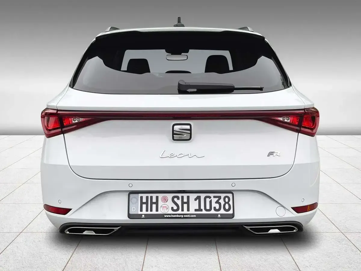 Gebraucht Seat Leon ST Black Edition 150 PS (110 kW) 2026 Glacial weiß metallic Kombi