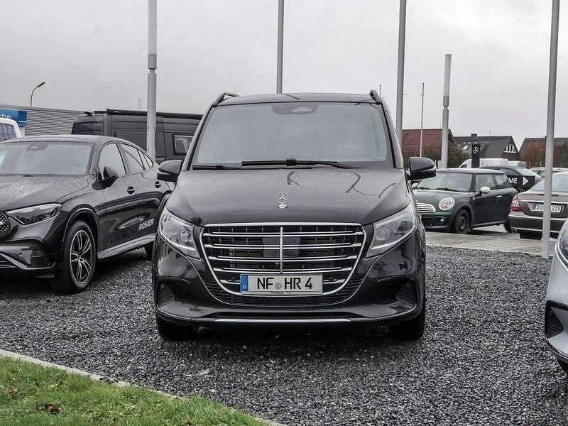 Gebraucht Mercedes V300 Exclusive 237 PS (174 kW) 2025 Schwarz / obsidianschwarz Van / Kleinbus