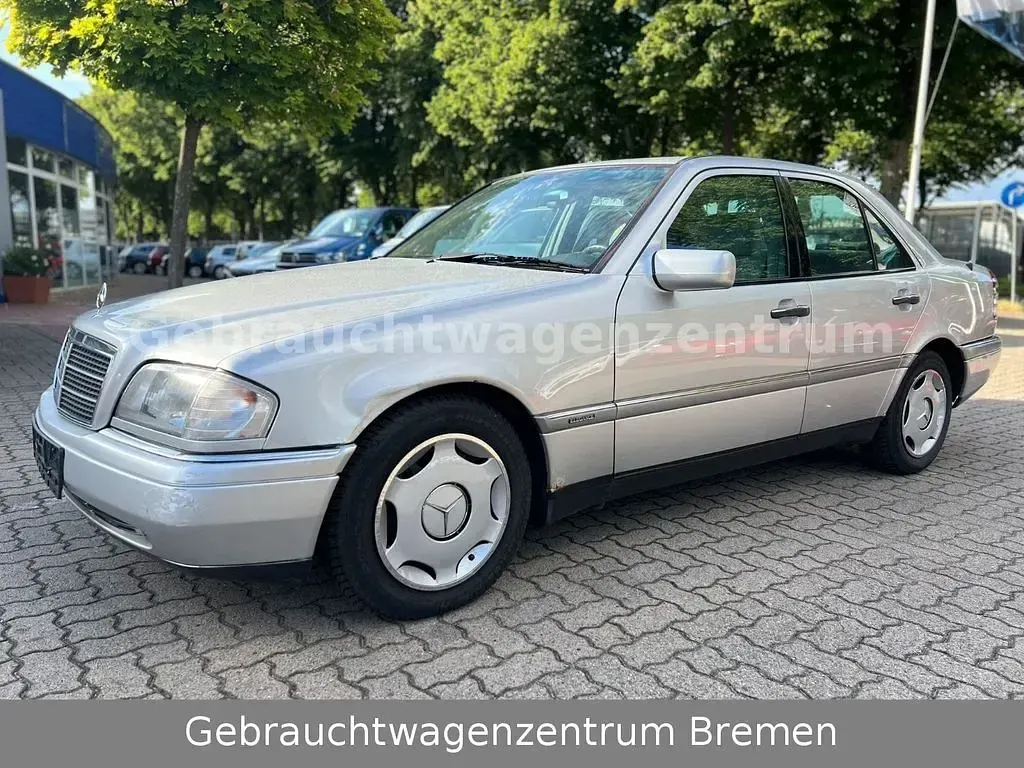 Gebraucht Mercedes C180 122 PS (89 kW) 1995 Silber Limousine