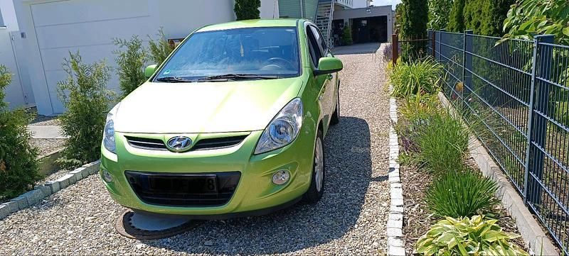 Grün Gebraucht 2011 Hyundai i20 Kleinwagen | 3.800 € (Fairer Preis) - Bild 1/4