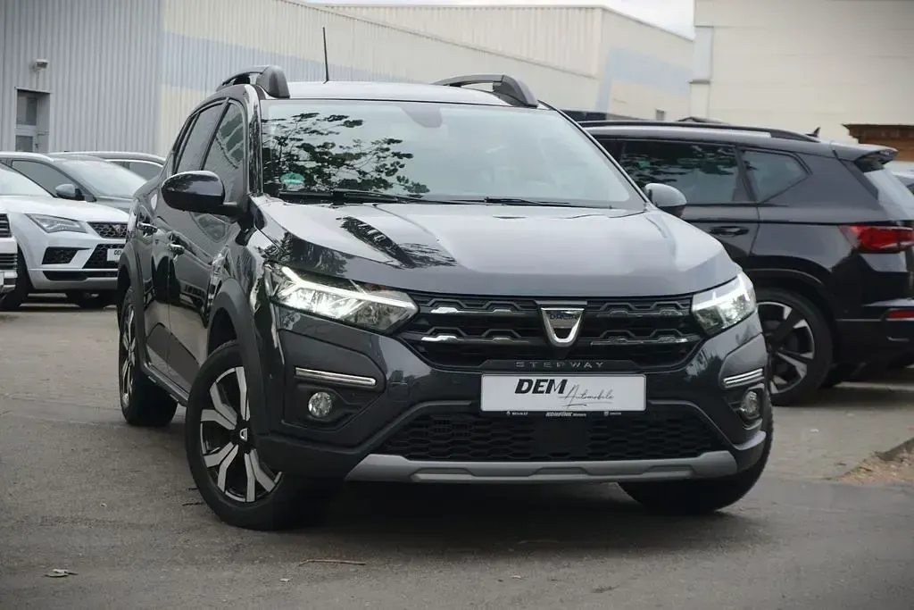 Gebraucht Dacia Sandero Comfort 91 PS (66 kW) 2022 Grau Limousine