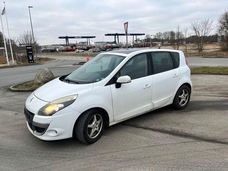 Brugt Renault Scénic III Expression 110 HK (80 kW) 2011 Hvid MPV