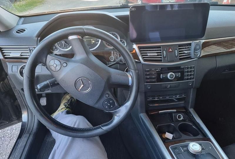 Gebraucht Mercedes E300 231 PS (169 kW) 2010 Schwarz Limousine