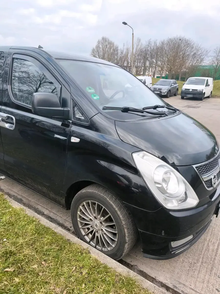 Gebraucht Hyundai H-1 Premium 170 PS (125 kW) 2012 Schwarz Van / Kleinbus