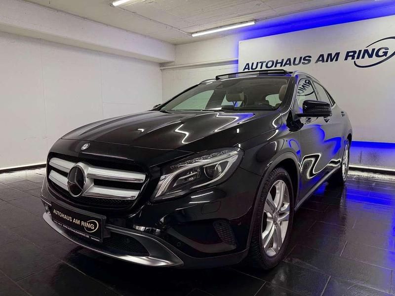 Gebraucht Mercedes GLA200 156 PS (114 kW) 2016 Schwarz SUV
