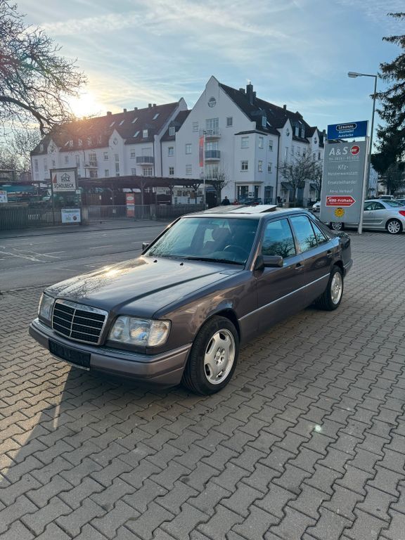 Gebraucht Mercedes E200 136 PS (100 kW) 1995 Braun Limousine