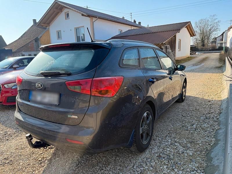 Gebraucht Kia Ceed Sportswagon 120 PS (88 kW) 2016 Grau Kombi