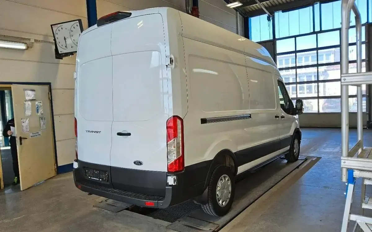 Używany Ford Transit 185 KM (136 kW) 2022 Biały Minivan