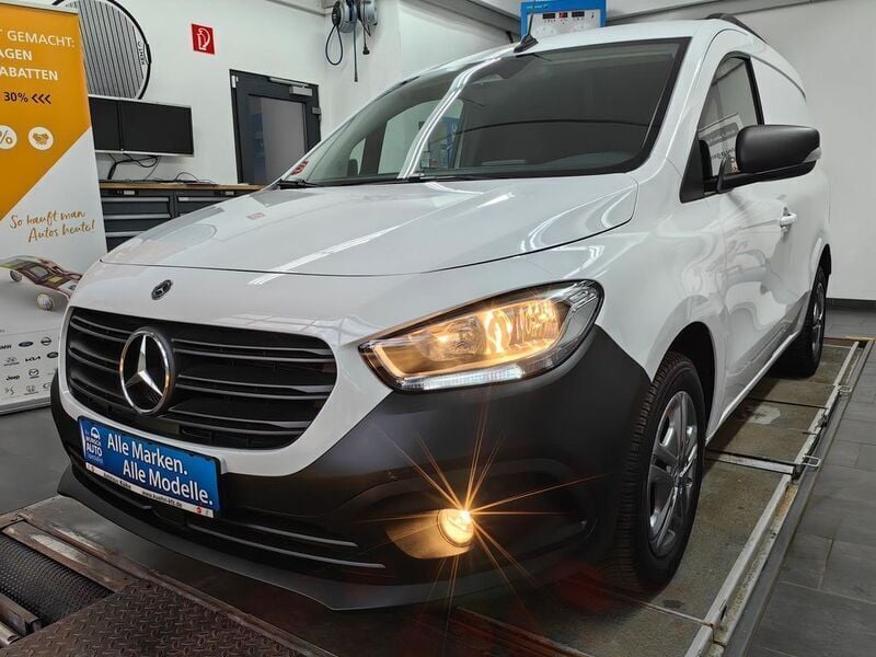 Weiß Gebraucht 2022 Mercedes Citan 110 Limousine | 19.190 € (Guter Preis) - Bild 1/4